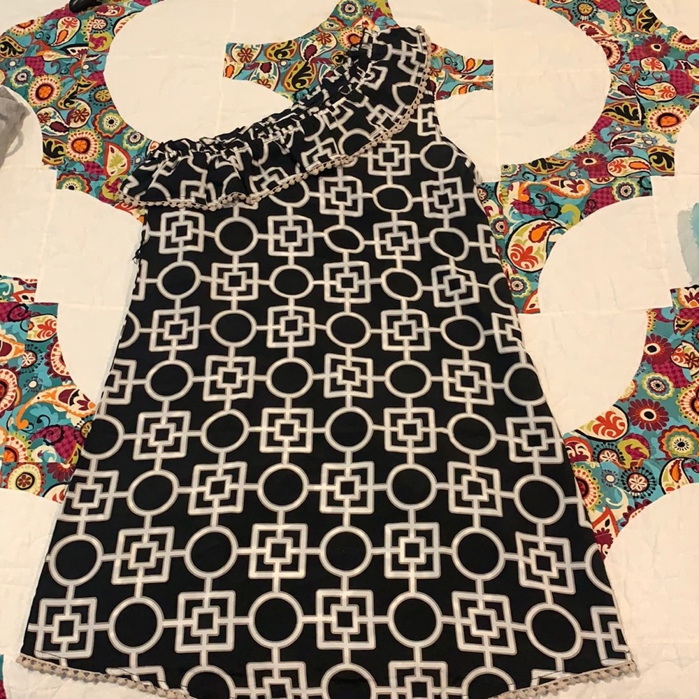 *SOLD. Women’s Mudpie one shoulder dress - L